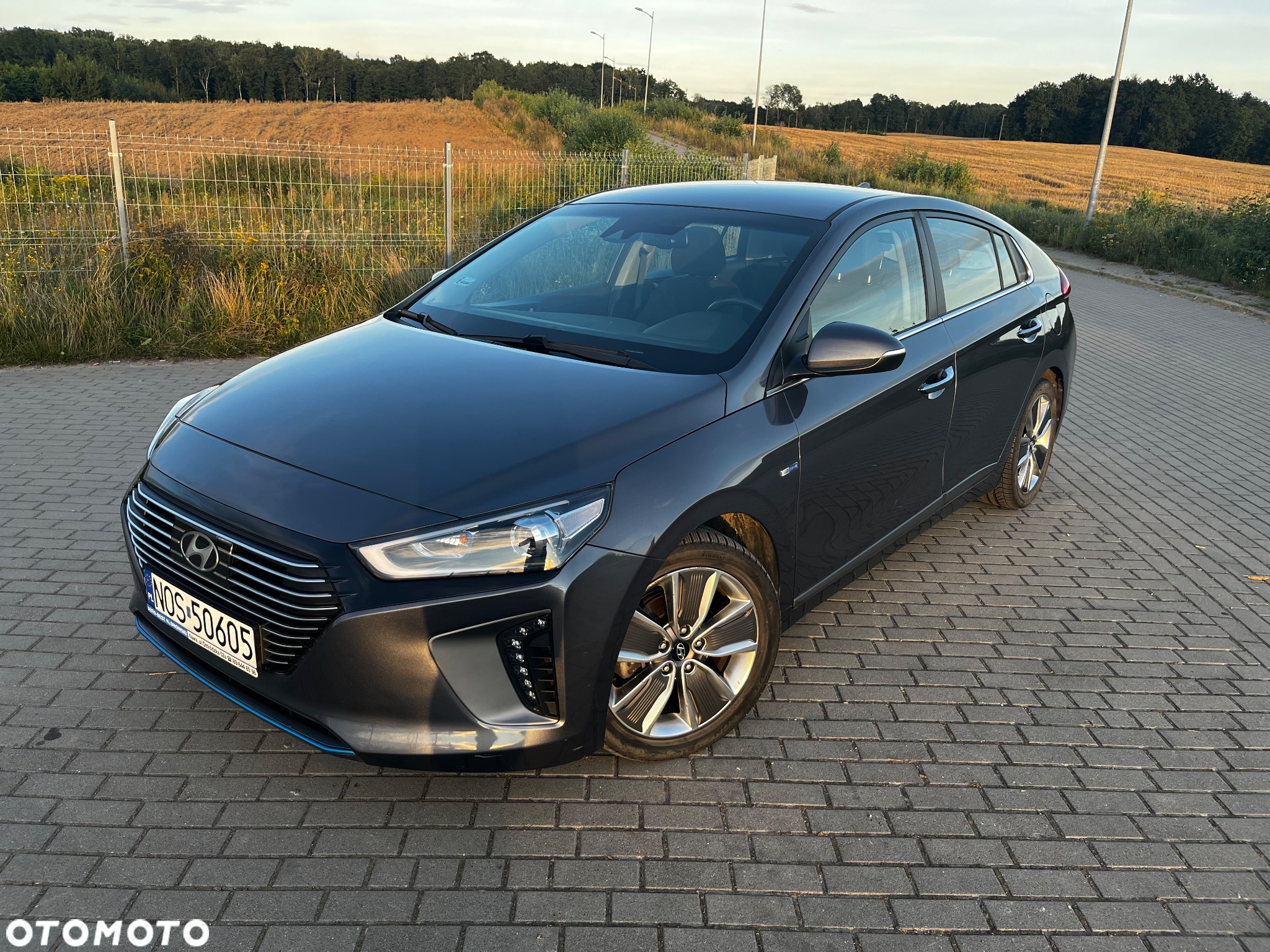 Hyundai IONIQ - 3