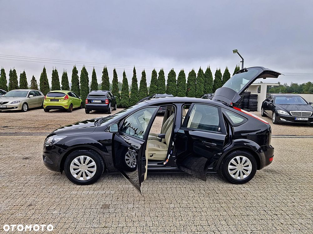 Ford Focus 1.6 Ghia - 21