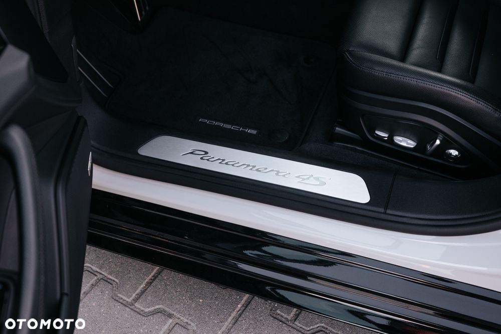 Porsche Panamera 4S - 9