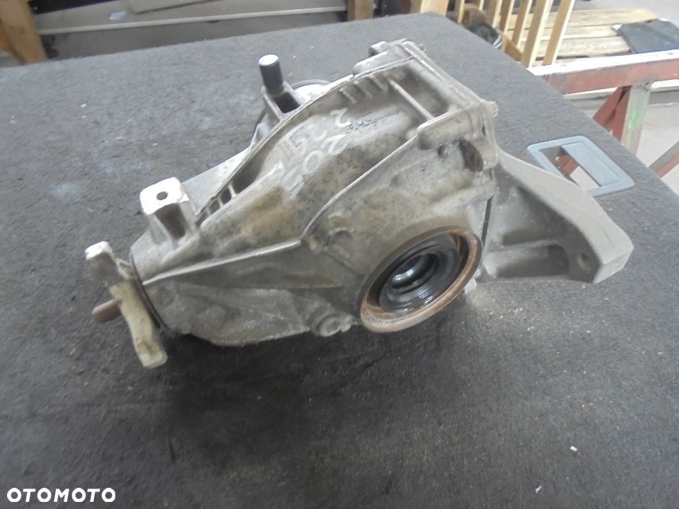 MERCEDES C KLASA W205 MOST DYFER TYL TYLNY 220 CDI - 1