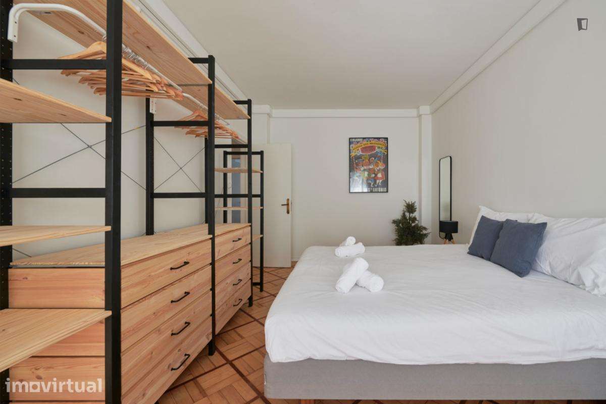 Quarto - localizado em São Sebastião Lisbon - Grande imagem: 4/27