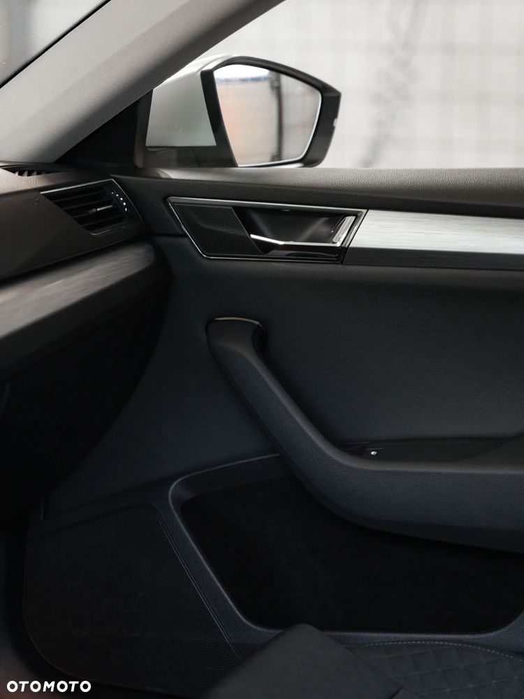 Skoda Superb 2.0 TDI Ambition DSG - 34