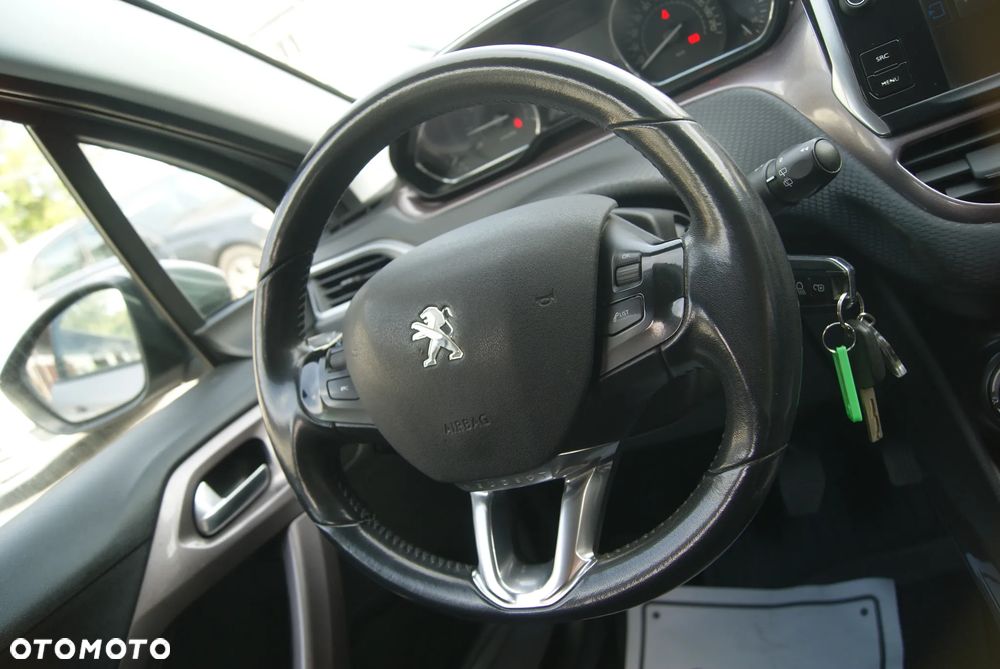 Peugeot 2008 1.2 Pure Tech Style - 12