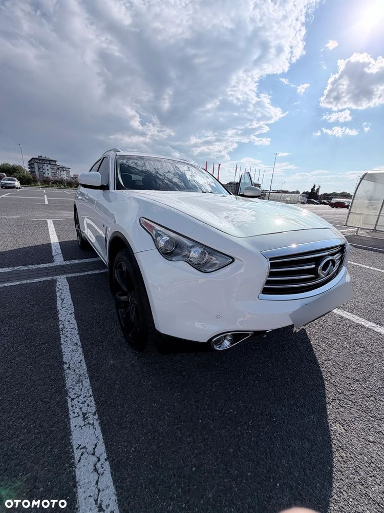 Infiniti QX70 - 18