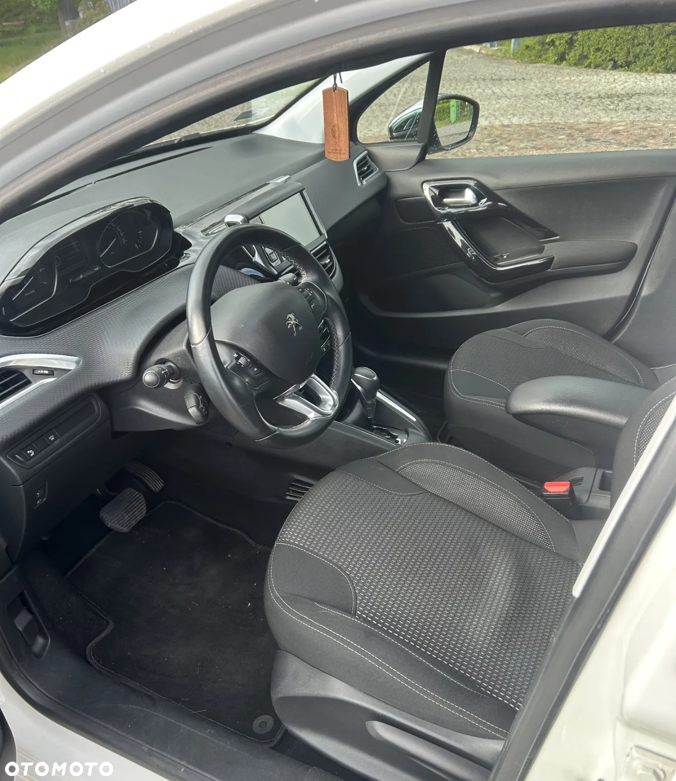 Peugeot 208 1.2 PureTech GPF Allure S&S EAT6 - 9