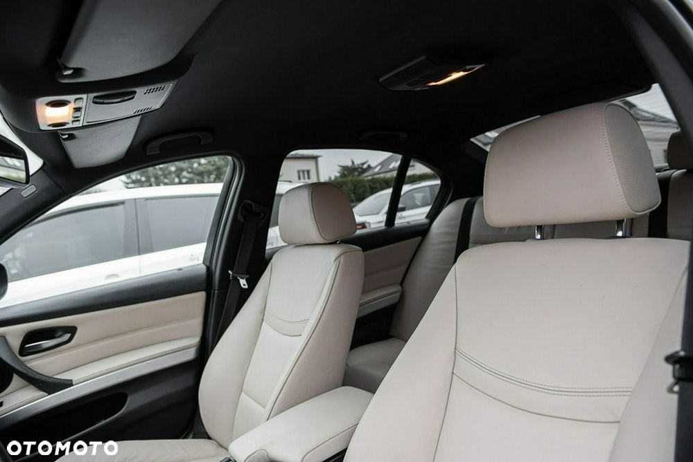 BMW Seria 3 325i Edition Sport - 6
