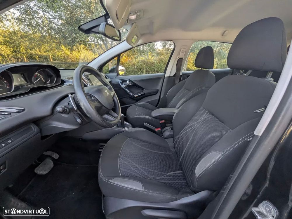 Peugeot 208 - 10