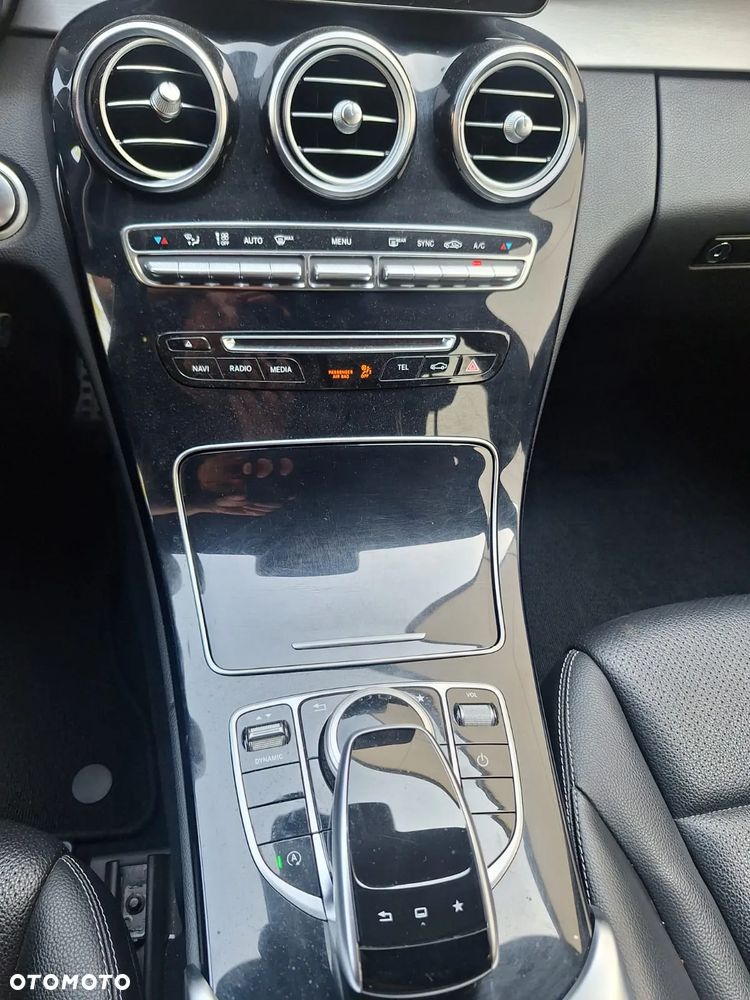 Mercedes-Benz Klasa C 250 d 4Matic T 9G-TRONIC AMG Line - 32