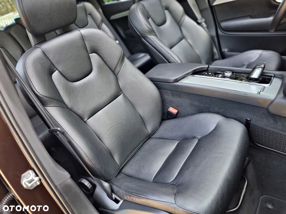 Volvo XC 90 B5 D AWD Geartronic Momentum Pro - 25
