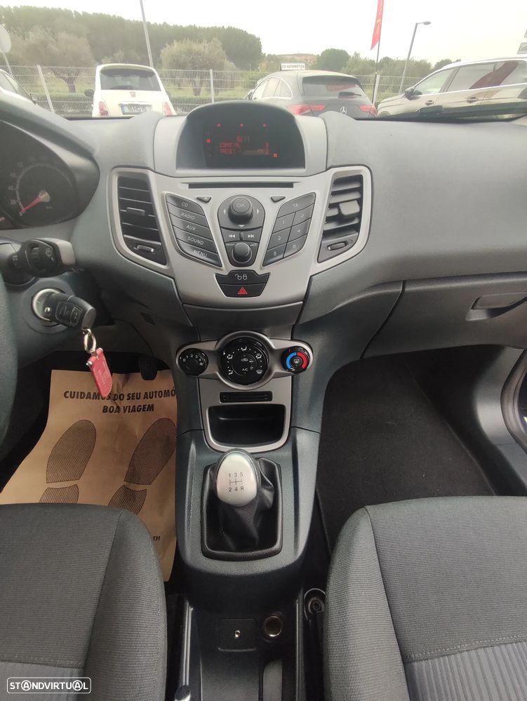 Ford Fiesta 1.25 Trend - 32