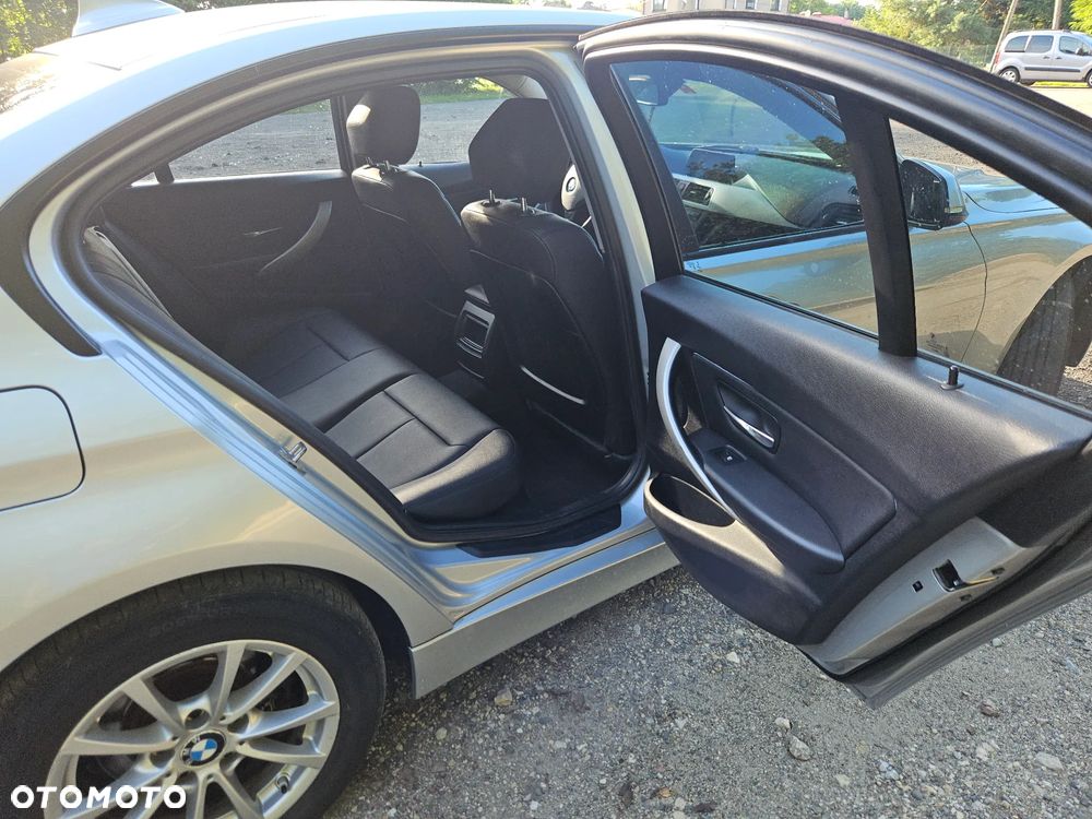 BMW Seria 3 318d EU6 - 16