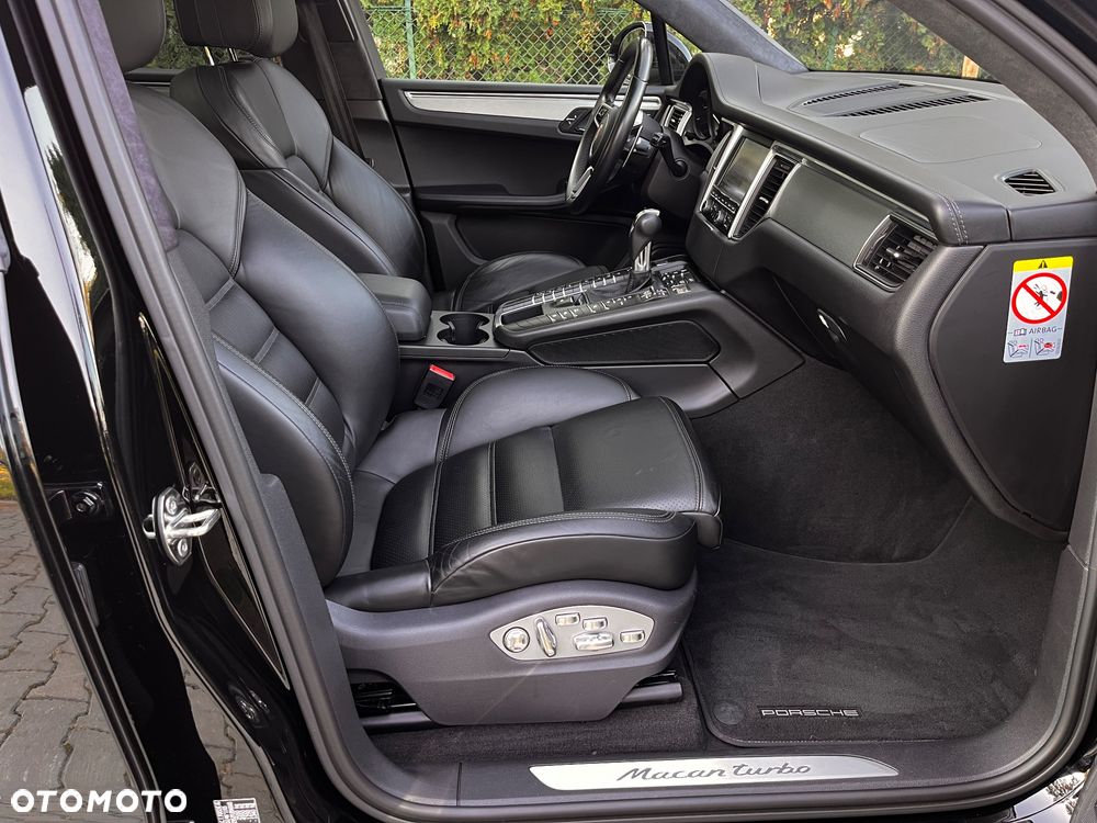 Porsche Macan Turbo PDK - 35