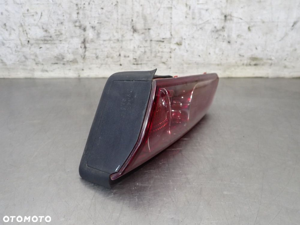 LAMPA PRAWA TYLNA W KLAPIE ALFA ROMEO 159 SPORTWAGON - 2