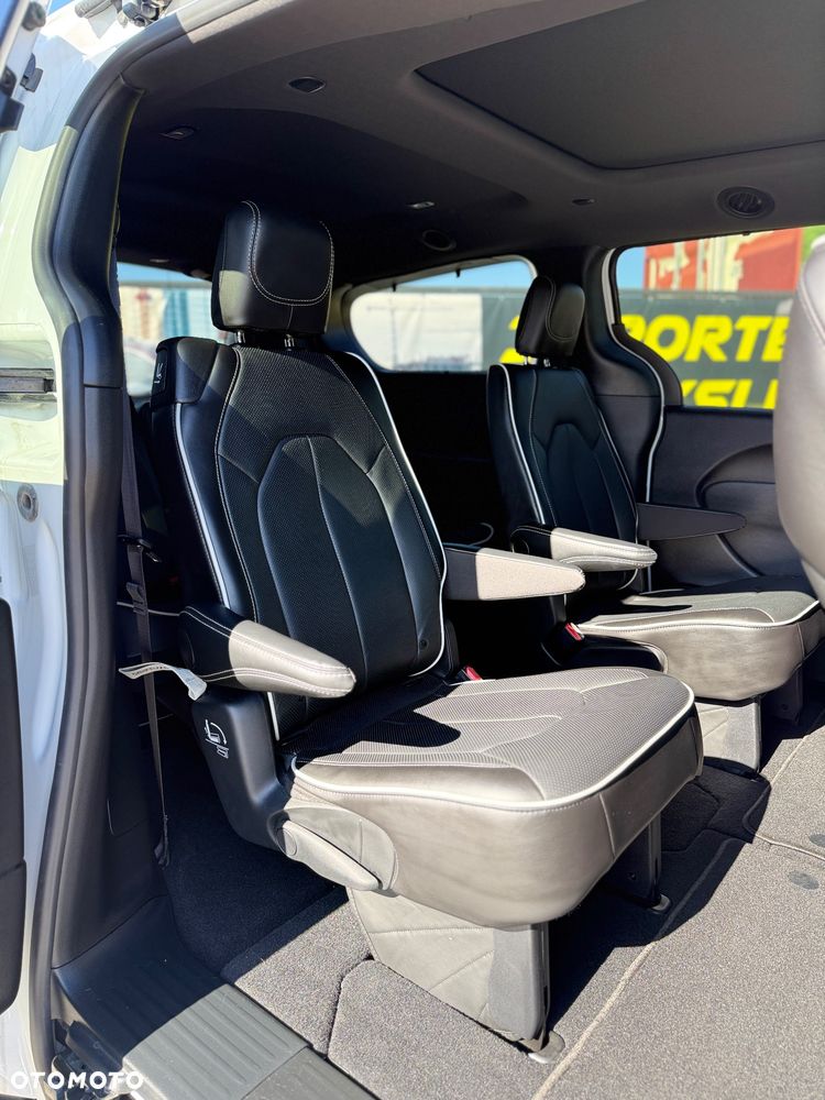 Chrysler Pacifica - 20