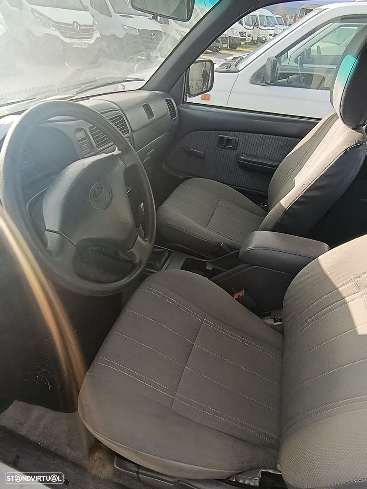 Toyota HILUX 2.4 D - 5