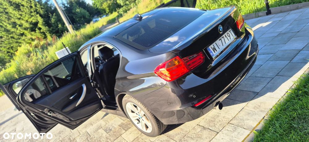 BMW Seria 3 320i xDrive Modern Line - 12
