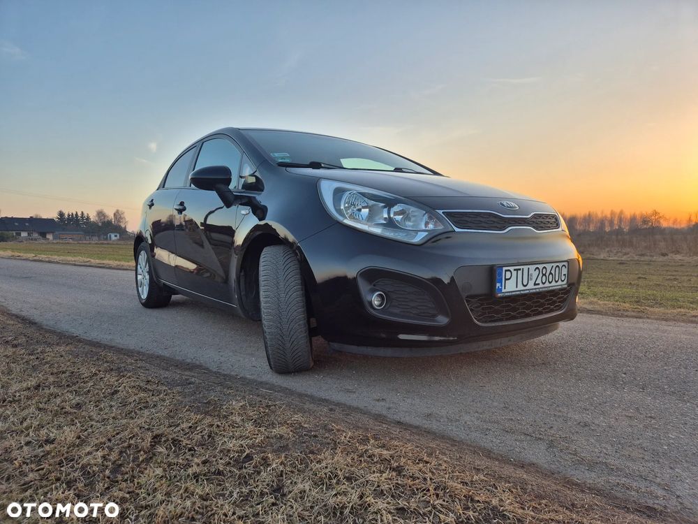 Kia Rio 1.1 CRDI Fifa World Cup Edition - 2