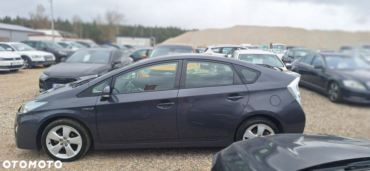 Toyota Prius - 4