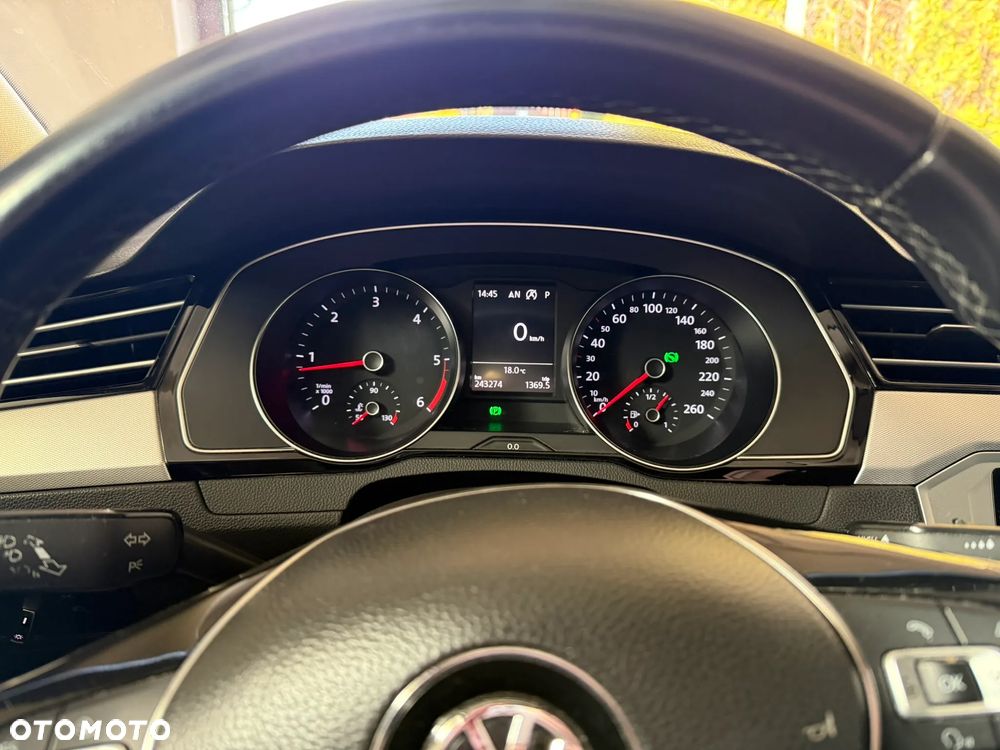 Volkswagen Passat 1.6 TDI SCR DSG Comfortline - 10