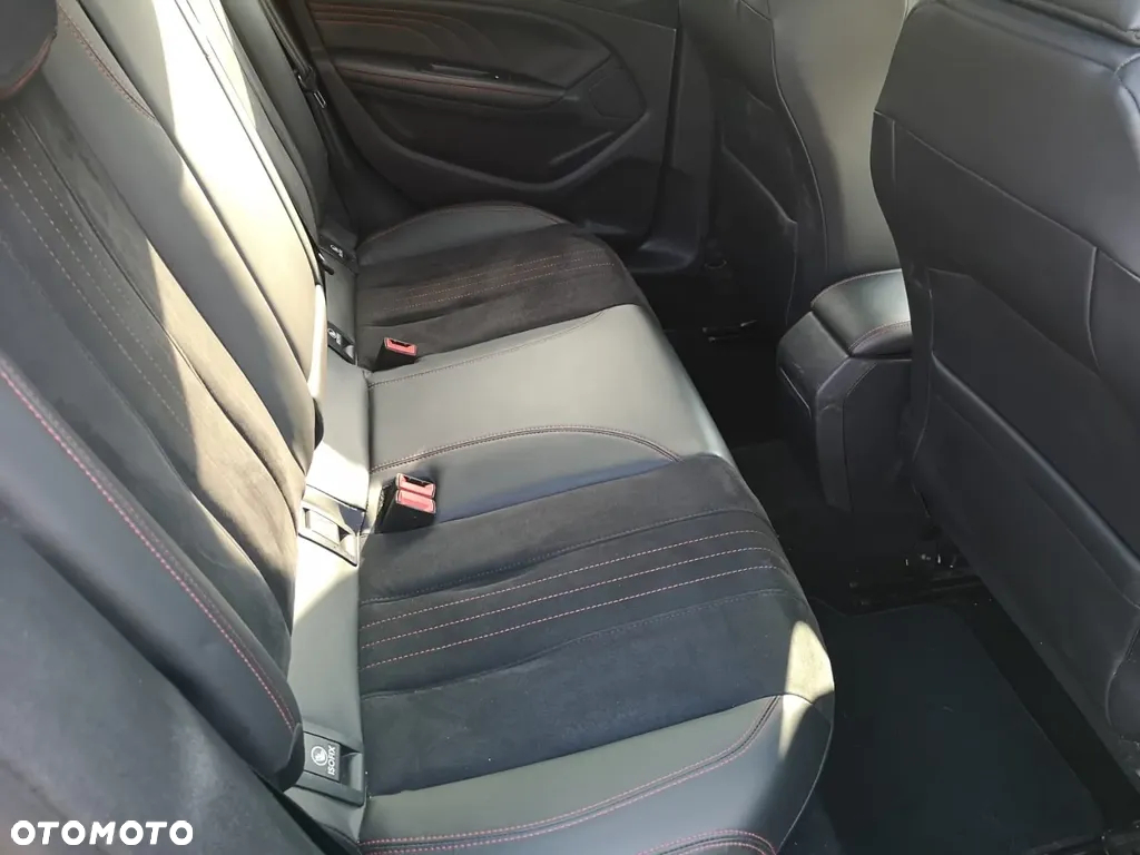 Peugeot 308 1.6 e-THP GTi by Sport S&S - 14
