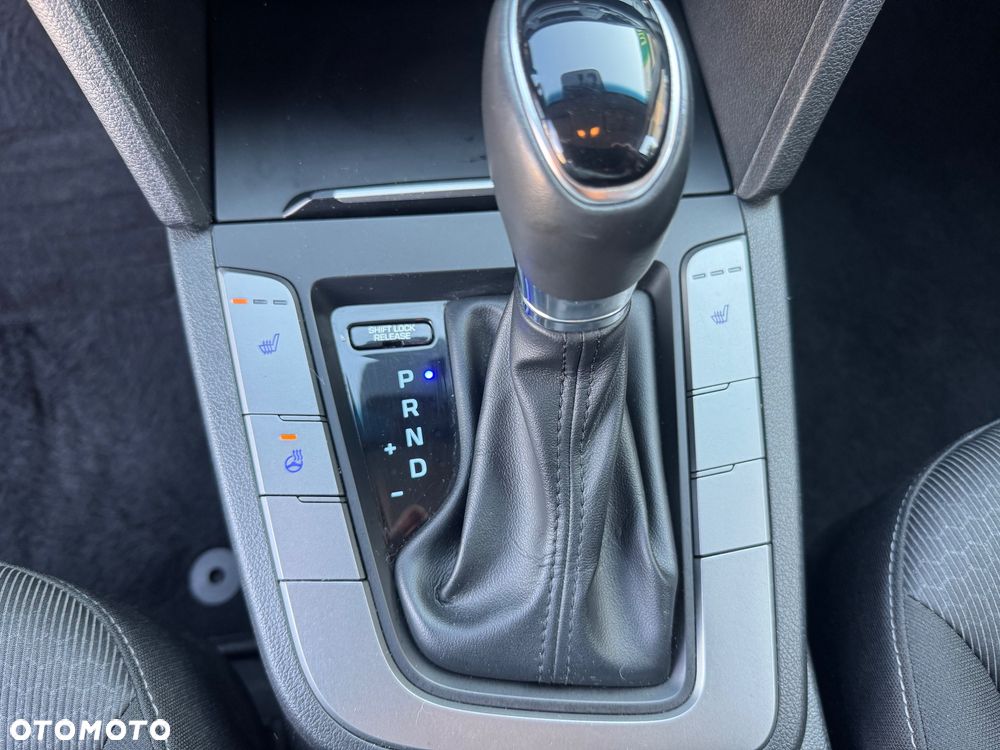 Hyundai Elantra 1.6 Premium - 9