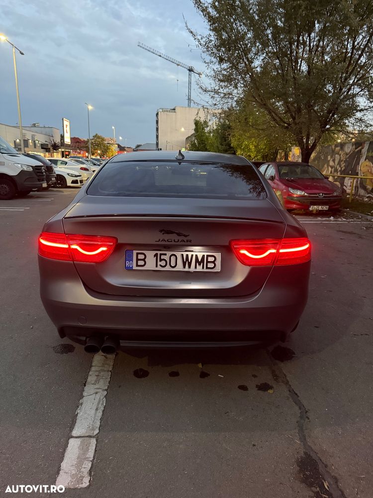 Jaguar XE 2.0 R-Sport - 2