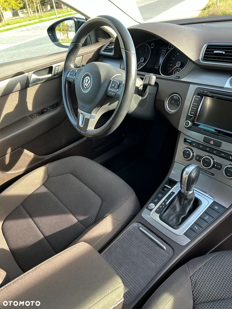 Volkswagen Passat 2.0 TDI Comfortline DSG - 13