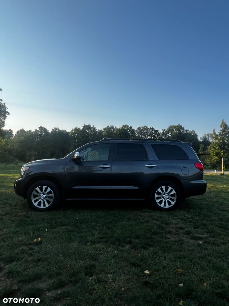 Toyota Sequoia - 3