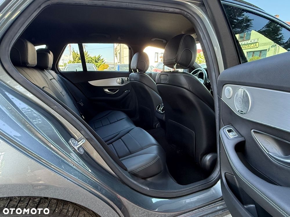 Mercedes-Benz Klasa C 220 d 4-Matic 9G-TRONIC - 25