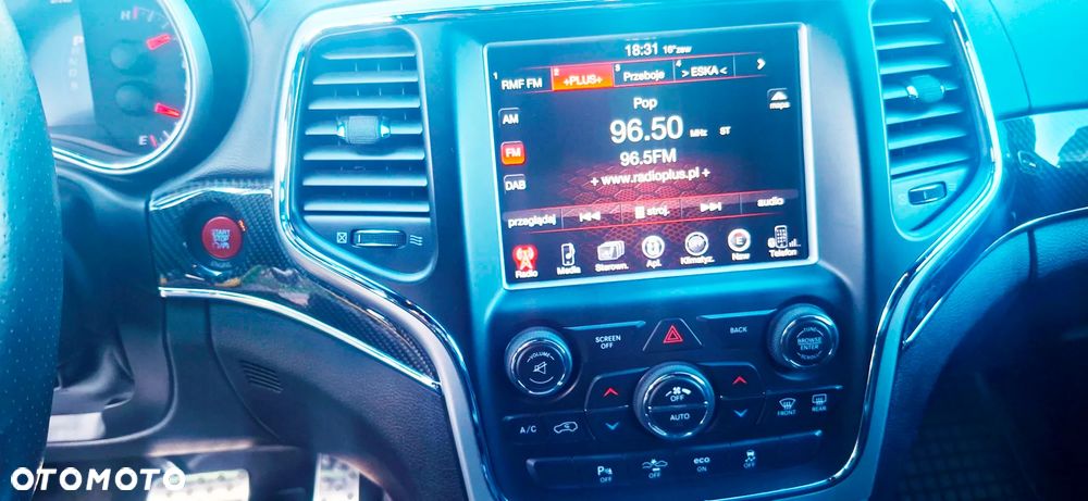 Jeep Grand Cherokee SRT8 - 9