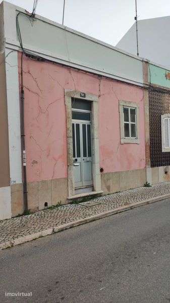 Moradia para reabilitar no centro de Loulé