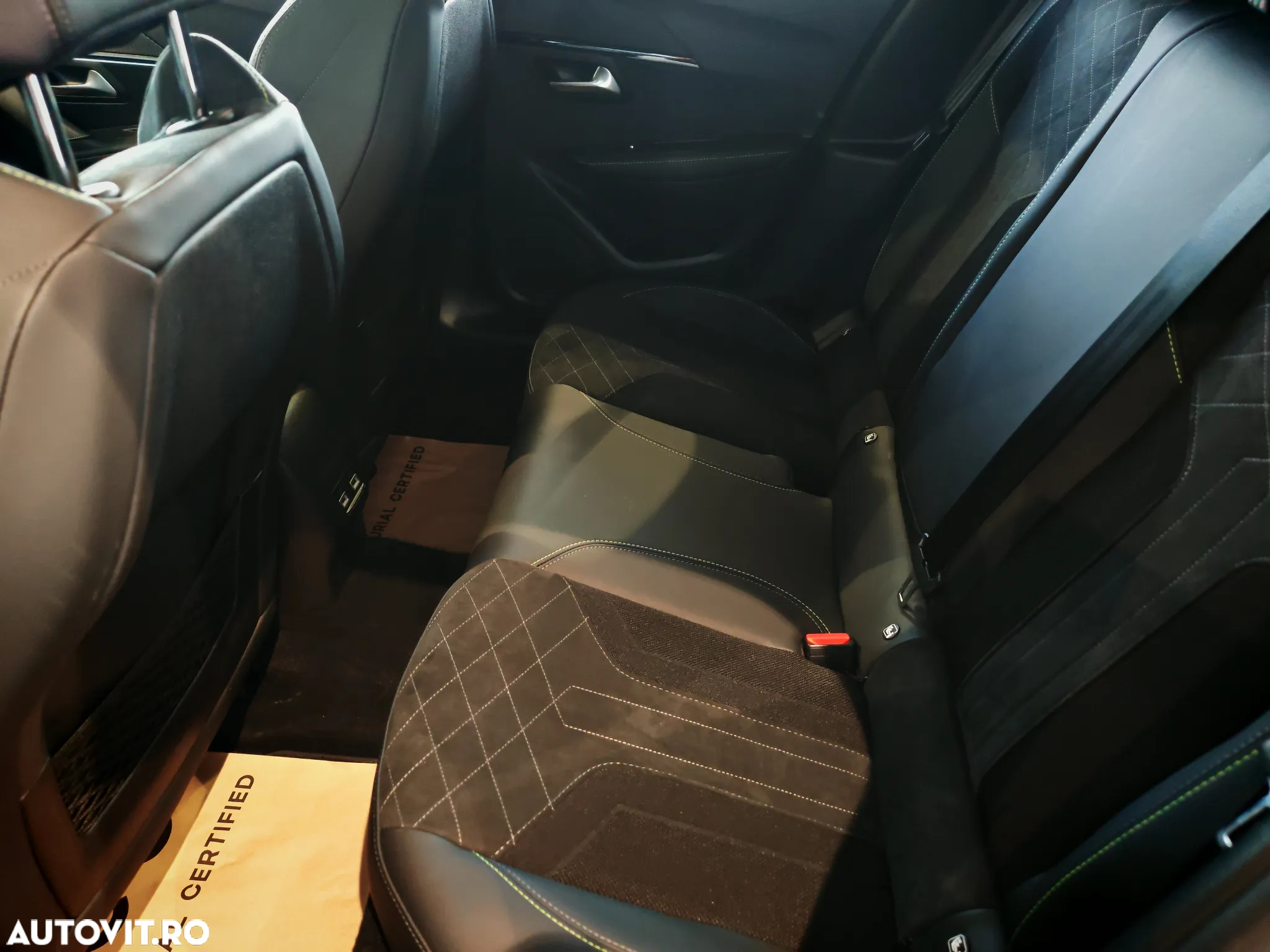 Peugeot 208 1.2 L PureTech STT EAT8 GT Pack - 7