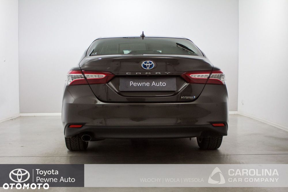 Toyota Camry - 21