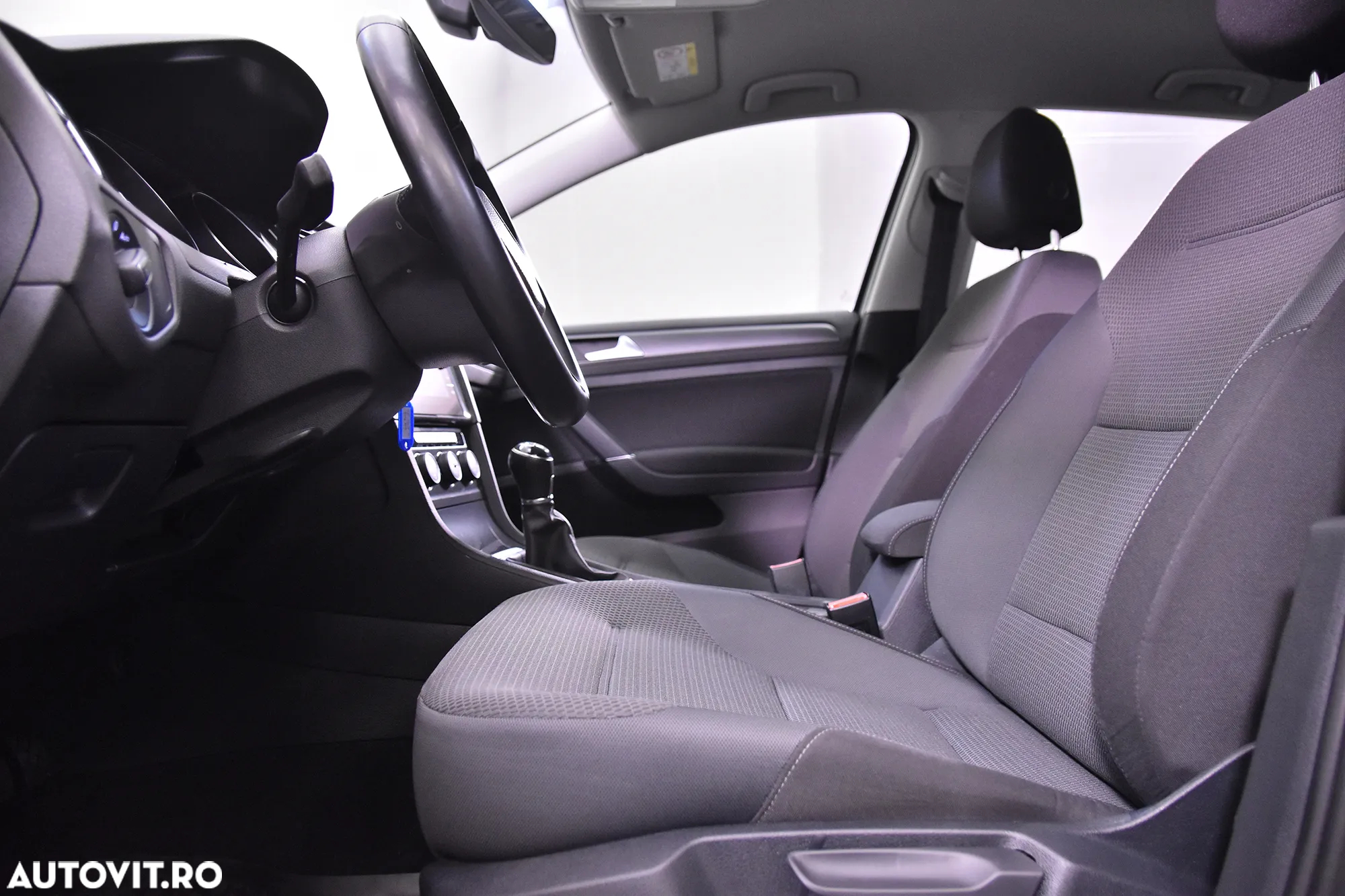 Volkswagen Golf - 21