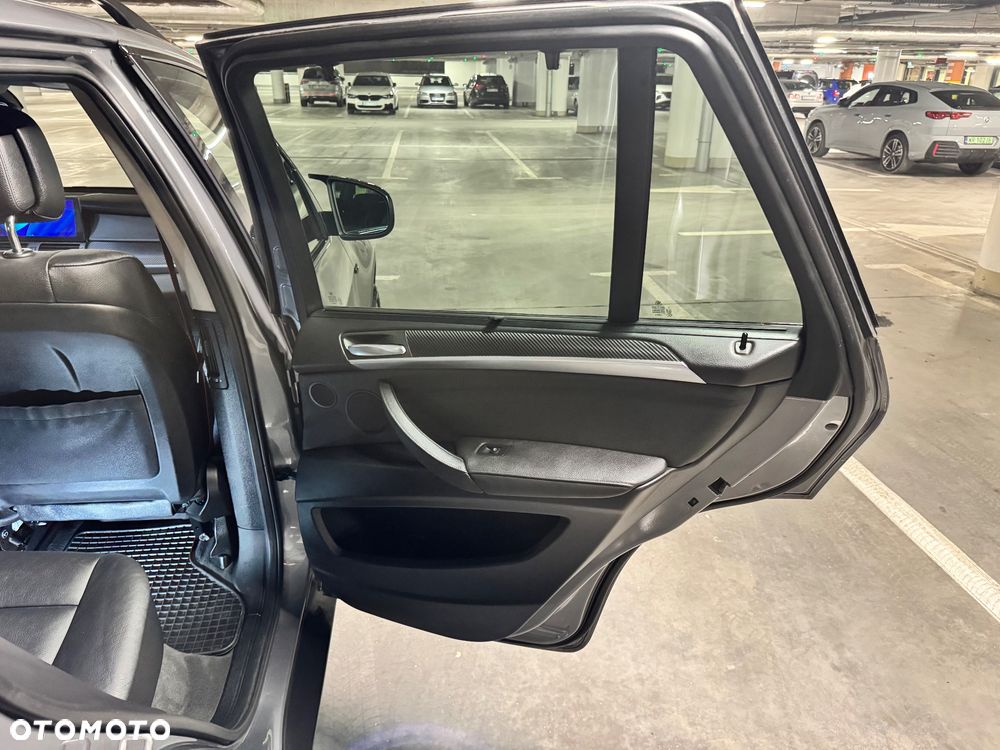 BMW X5 5.0i xDrive - 21