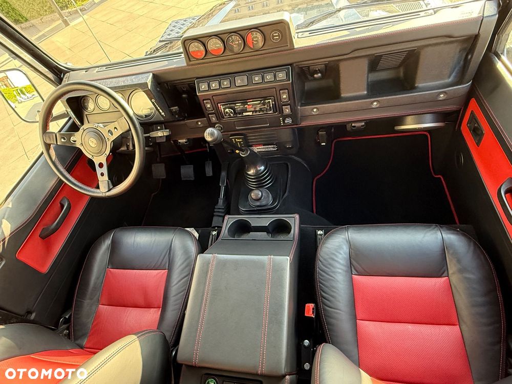 Land Rover Defender - 12