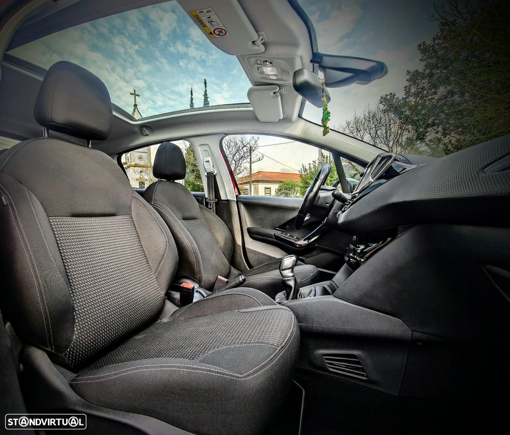 Peugeot 208 1.2 PureTech GT Line - 17