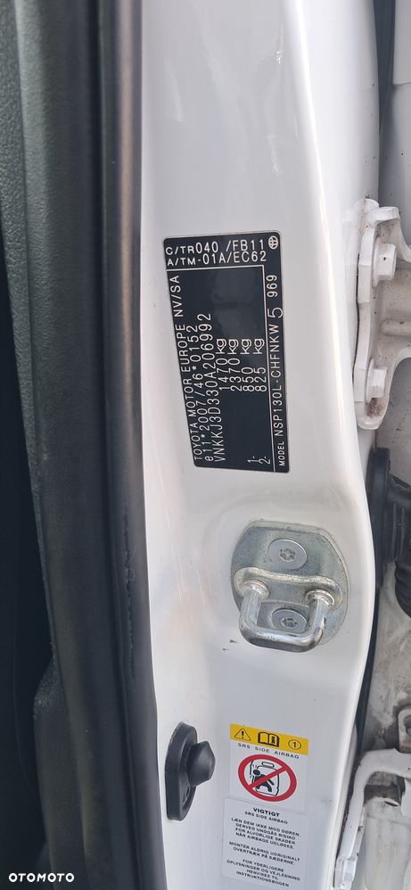 Toyota Yaris 1.33 Selection Platinum - 2
