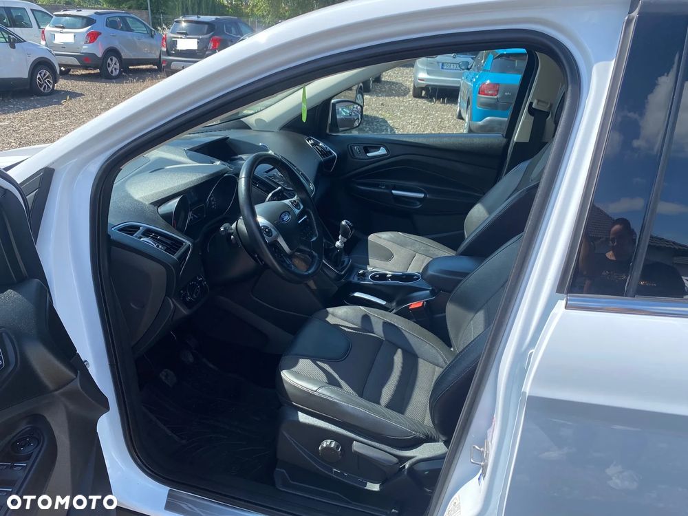 Ford Kuga 1.5 EcoBoost 2x4 Titanium - 6