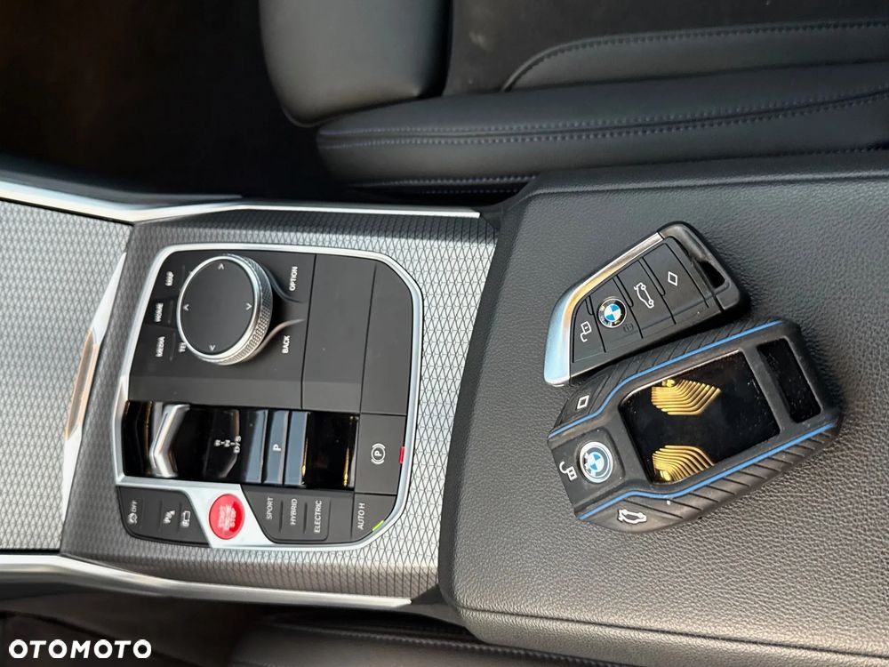 BMW Seria 3 330e xDrive M Sport sport - 30