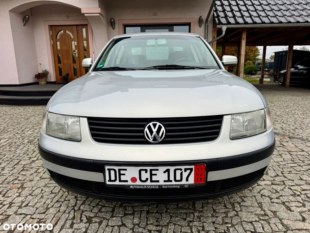 Volkswagen Passat 1.8 Comfortline - 2
