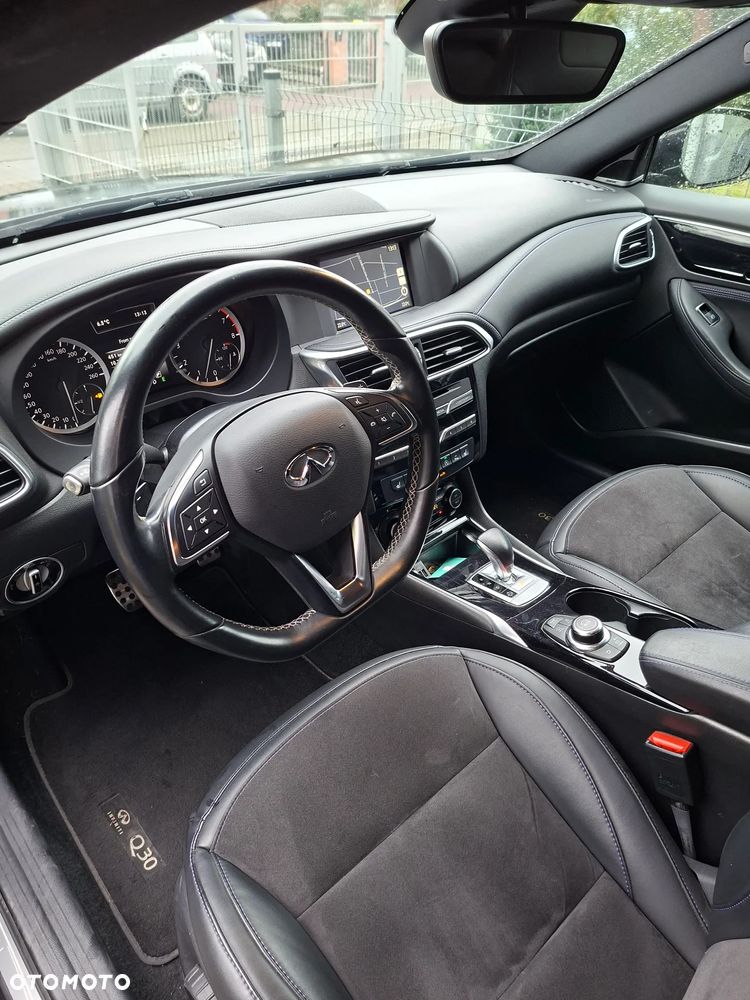 Infiniti Q30 2.0t Sport 7DCT - 10