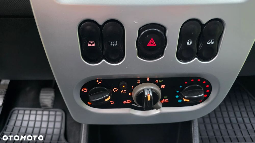 Dacia Sandero 1.6 Laureate - 30