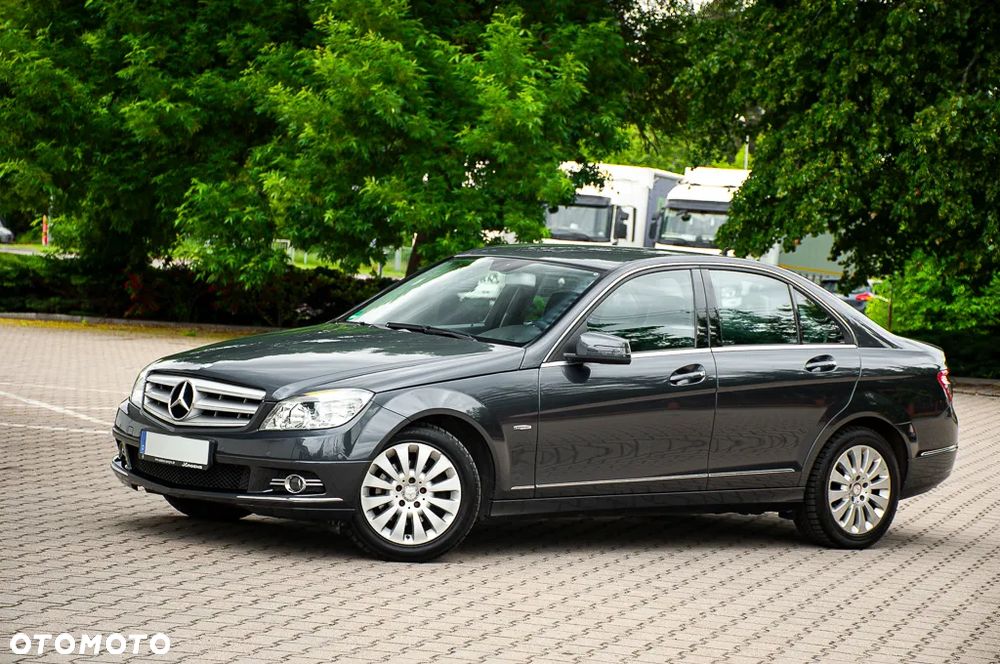Mercedes-Benz Klasa C 180 CGI Automatik BlueEFFICIENCY Elegance - 27