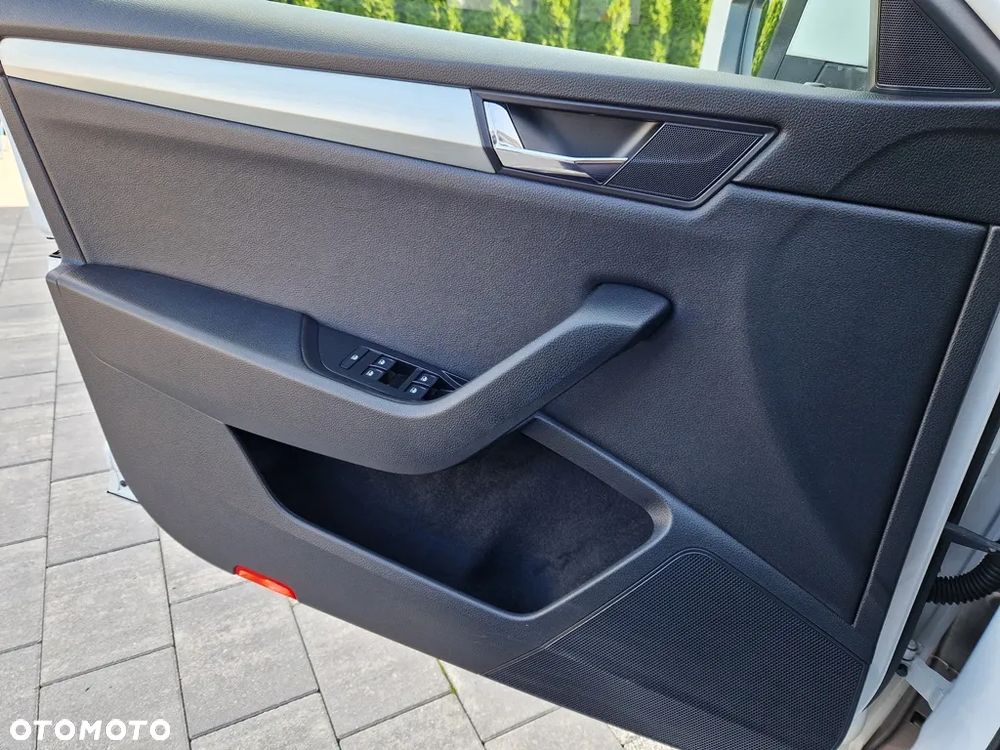 Skoda Superb Combi 2.0 TDI DSG SportLine - 36