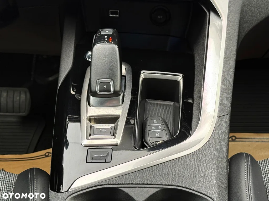 Peugeot 3008 BlueHDi 130 Stop & Start EAT8 Allure - 17