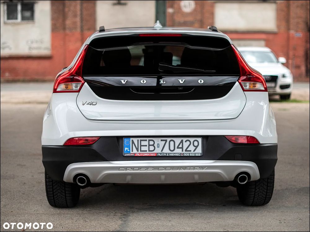 Volvo V40 Cross Country - 8