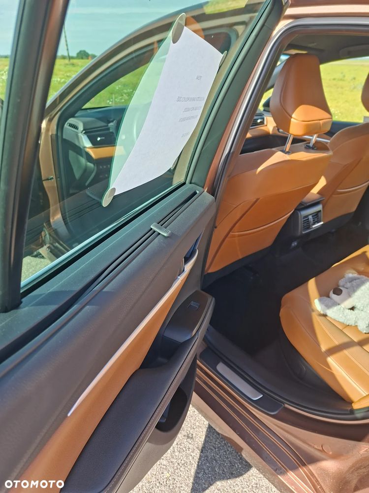 Toyota Camry 2.5 Hybrid Executive CVT - 11