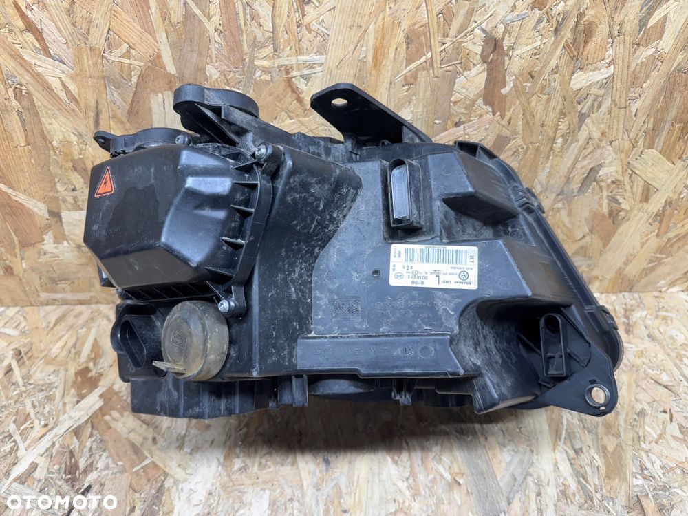Przednia lewa lampa Volkswagen amarok - 4