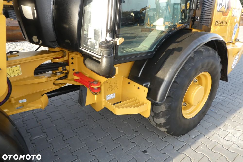 Caterpillar 906M Z KROKODYLEM I WIDŁAMI - 13